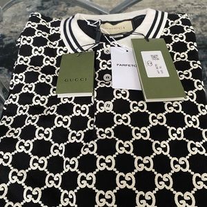 Gucci monogram polo stretch. Authentic and classy.